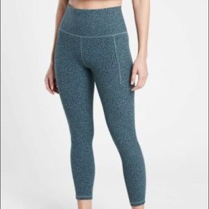 Athleta Salutation Stash Pocket II Textured 7/8 Tight